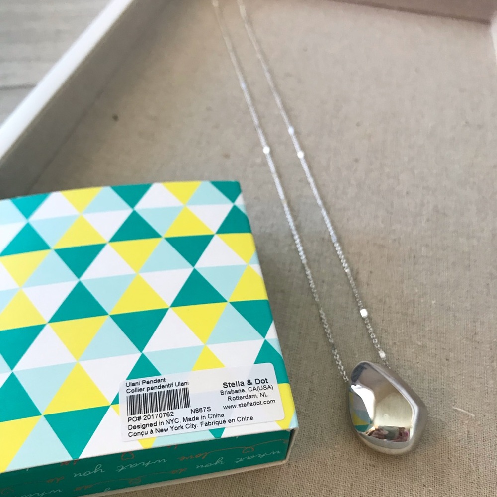 Stella & Dot Ulani Pendant necklace